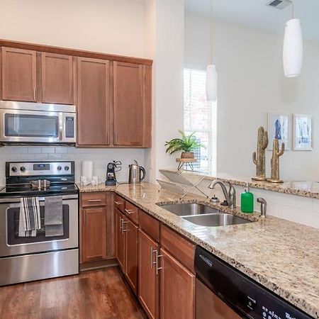Laid Back 1Br W Comfy Living Room And Bar Charlotte Esterno foto